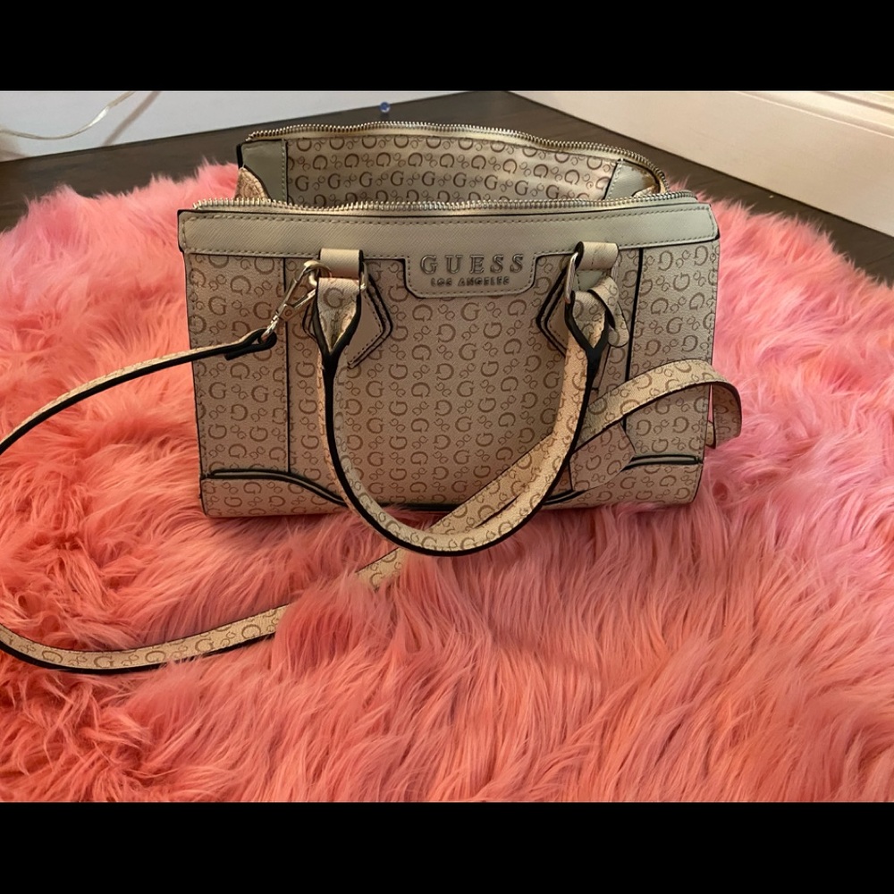 BNWOT Guess purse
